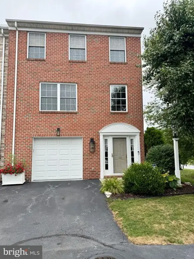 102 Lorenzo Ct #102, York