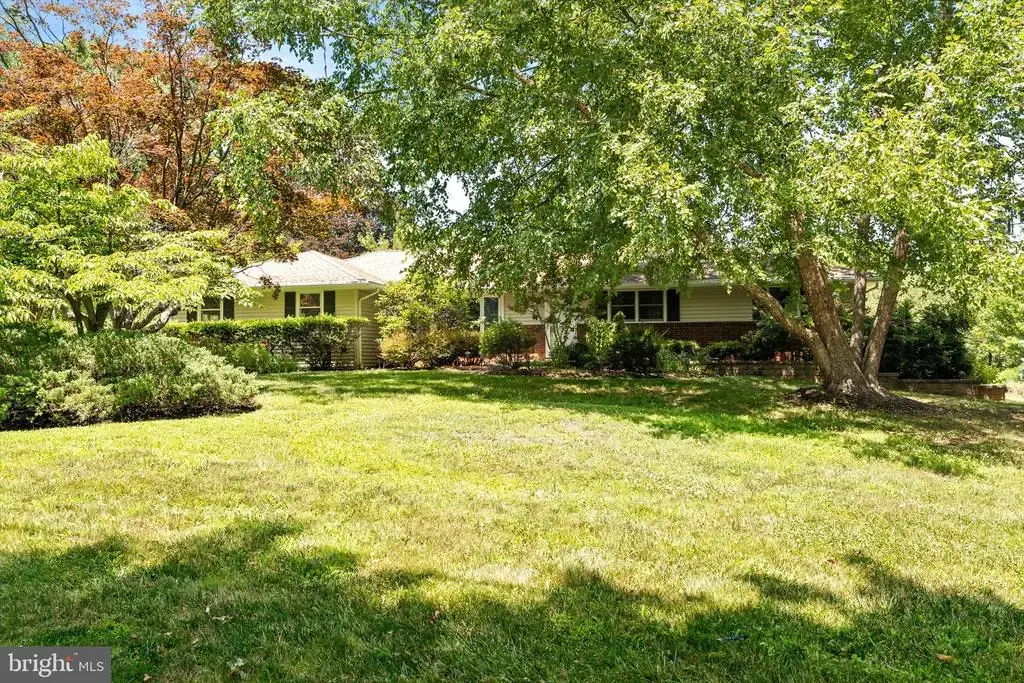 18 Edgewood Rd, ROBBINSVILLE