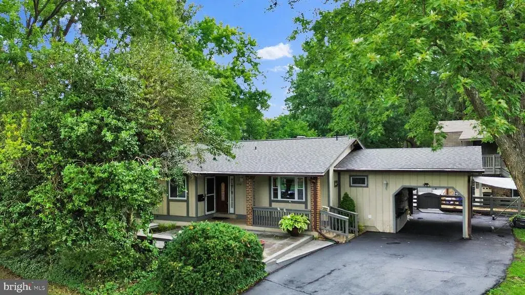 1002 Charlton Pl, HERNDON