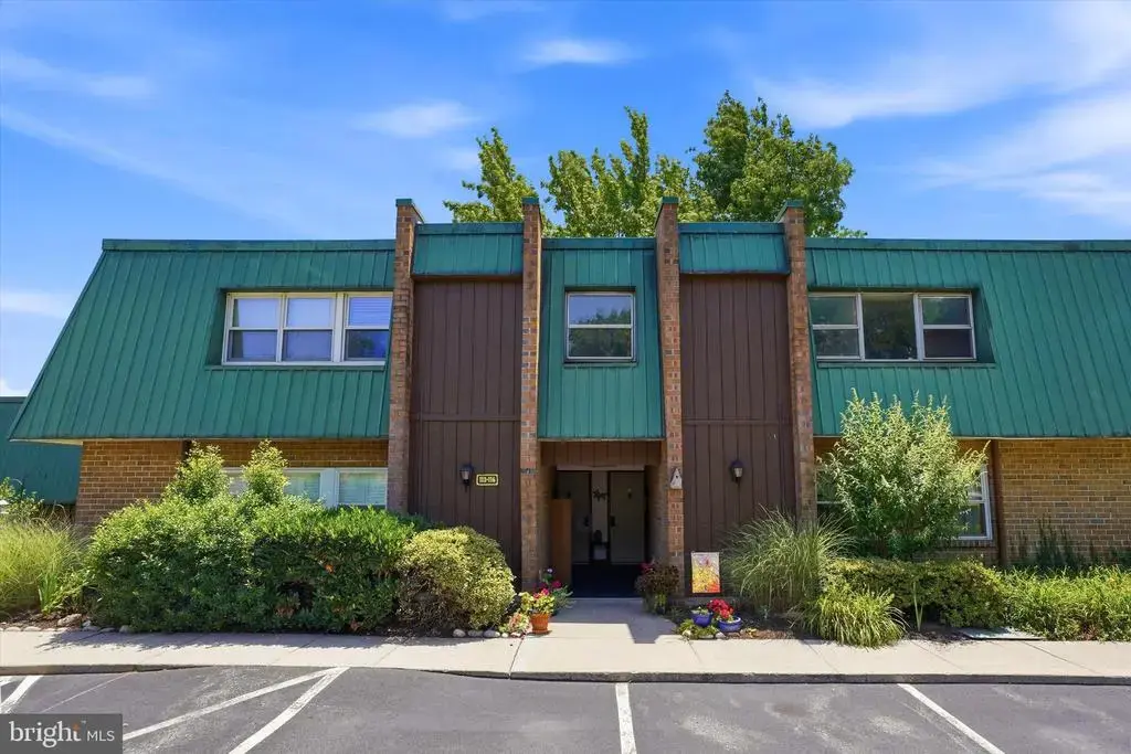 114 Meadowview Ln #114, MONT CLARE