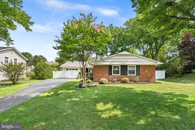 12802 Middleton Ln, Fairfax