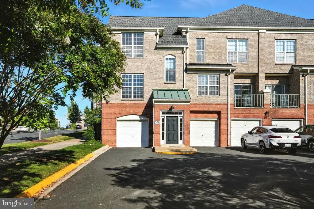 12180 Abington Hall Pl #206, RESTON