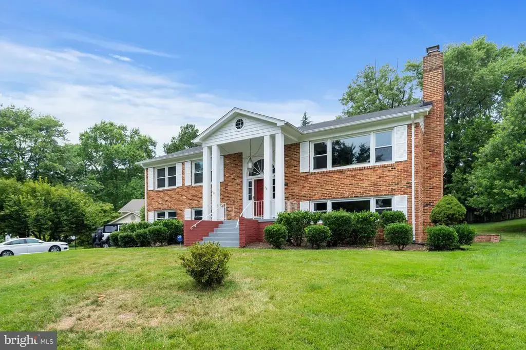 8020 Agin Ct, MCLEAN