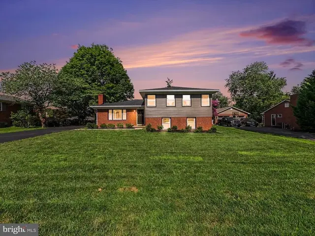 8904 Early St, Manassas