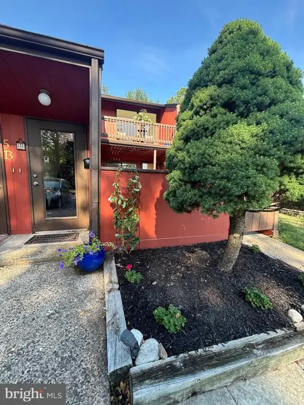 6-b Darien, NEW HOPE
