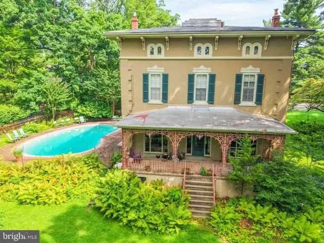 424 W Waverly Rd, Glenside