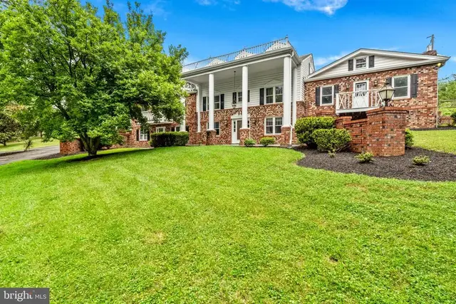 18189 Sands Rd, Purcellville