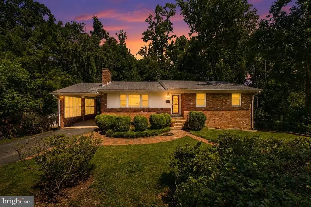7048 Cindy Ln, ANNANDALE
