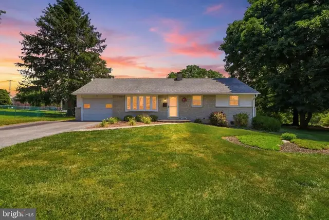 525 Hengst Ct, York