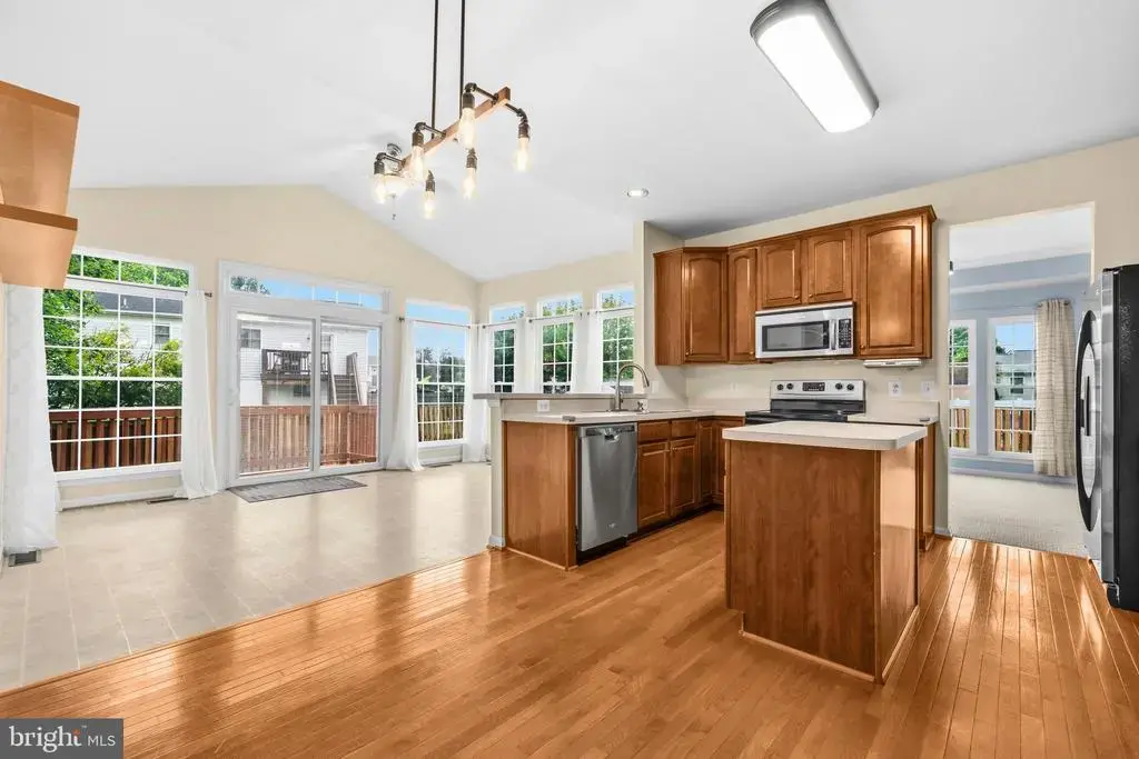 6145 Waverly Way, BEALETON