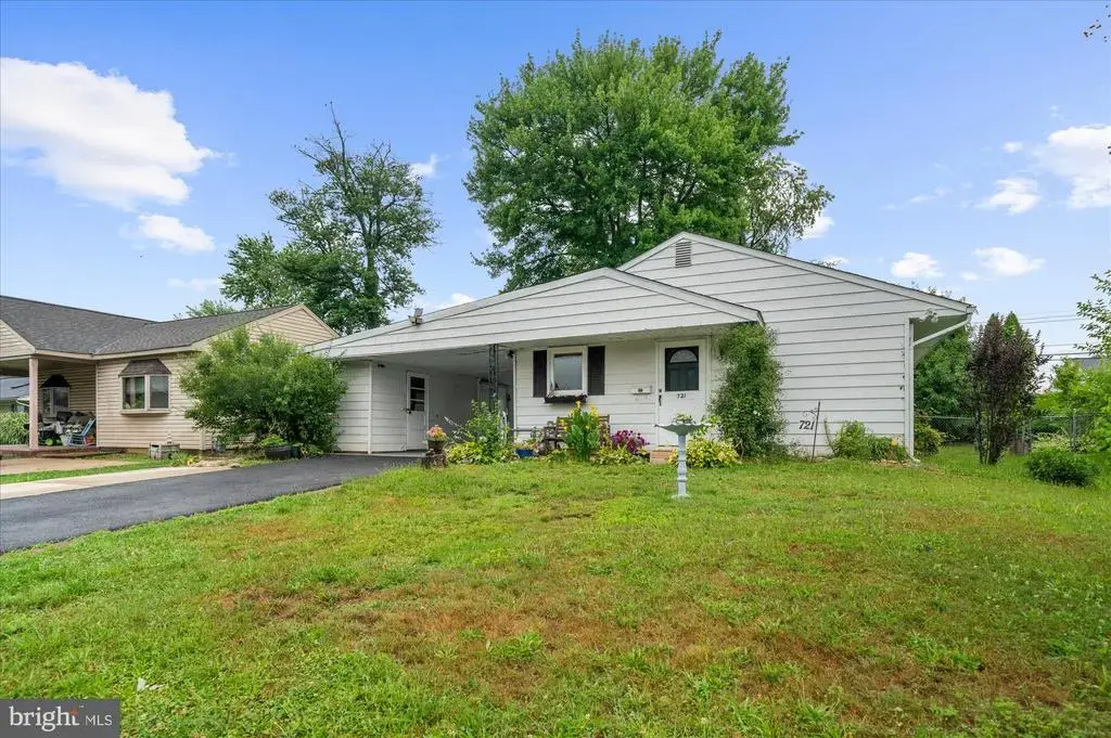 721 Auburn Rd, FAIRLESS HILLS