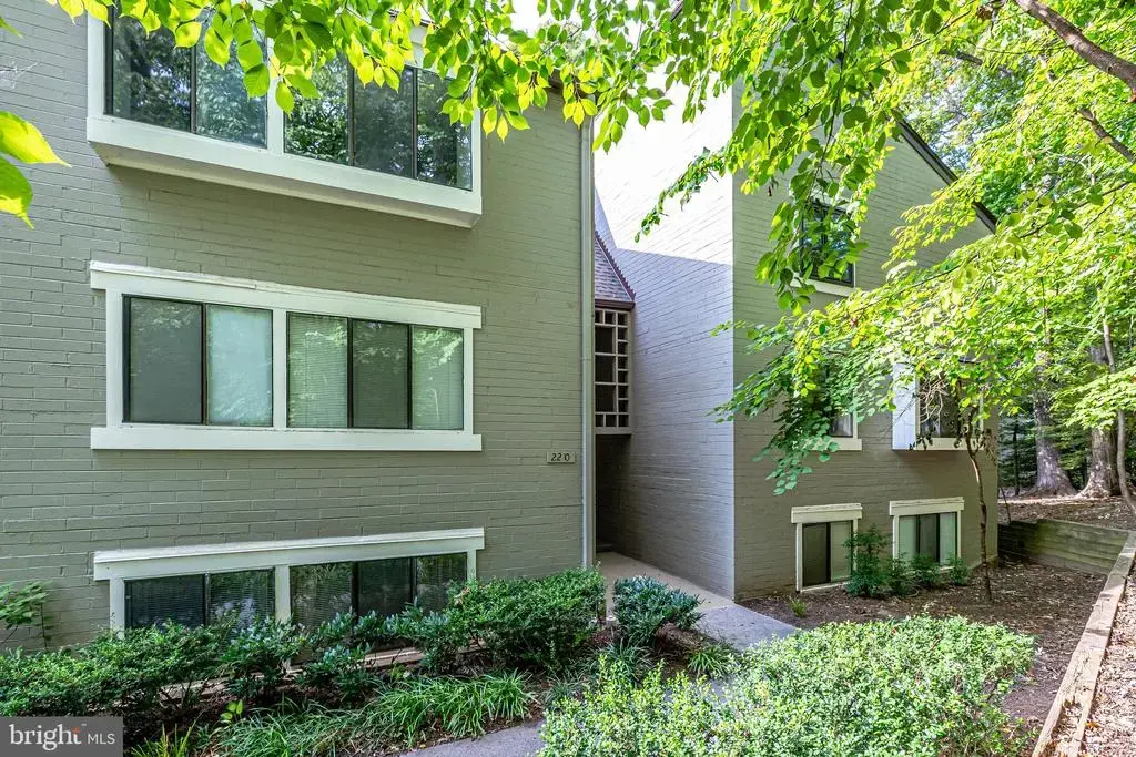 2210 Springwood Dr #207, RESTON