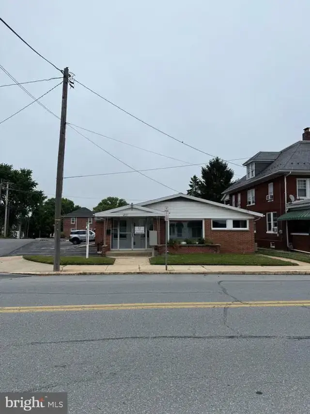 411 S Main St, Red Lion
