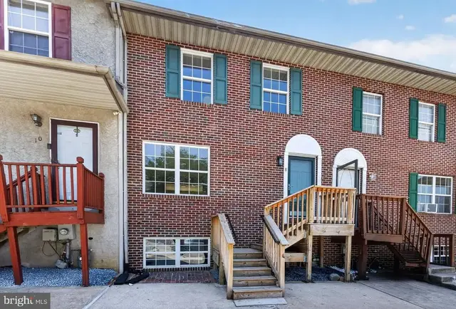 8 Freedom Ct, New Castle