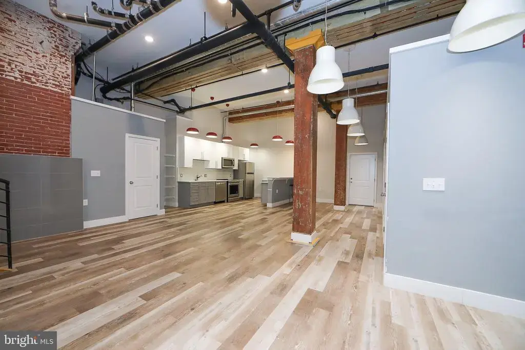 1822 E Glenwood #101, PHILADELPHIA