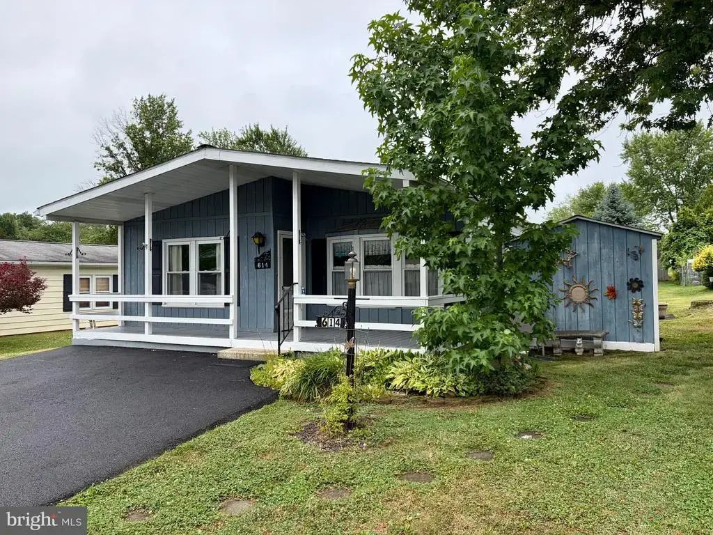 614 Stream View Dr, NORTH WALES