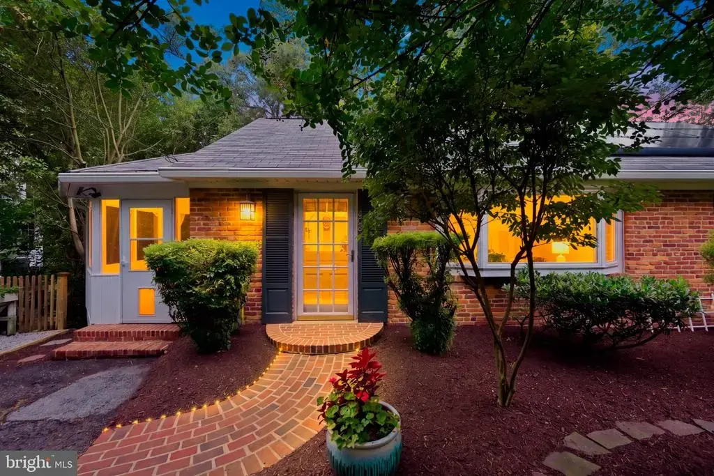 406 Hanson Ln, ALEXANDRIA