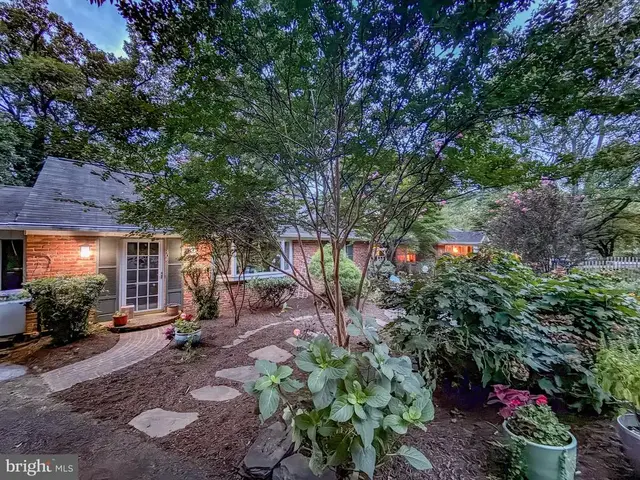 406 Hanson Ln, Alexandria
