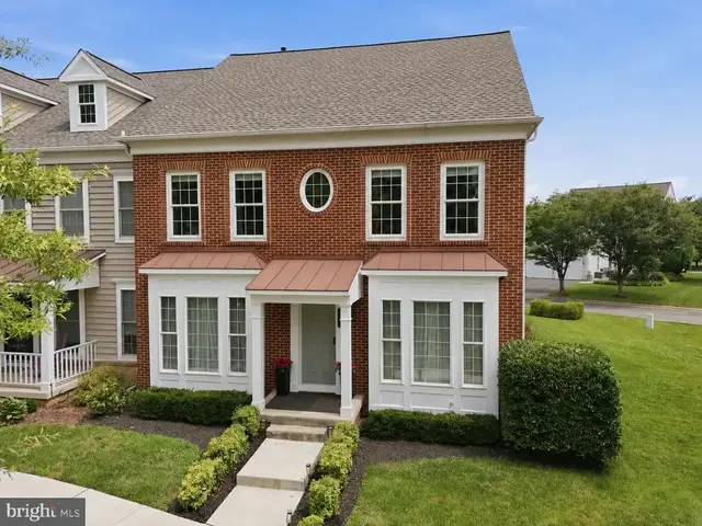 20789 Red Cedar Dr, Leesburg
