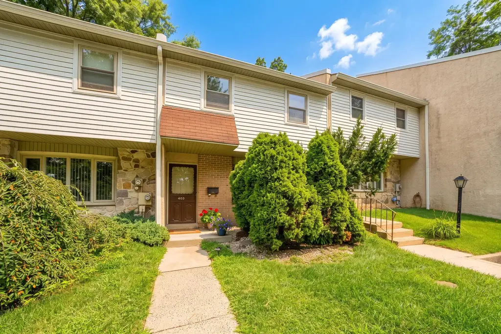 403 Woodside Cir, DRESHER