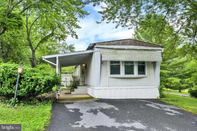 6 Buttonwood Lane, Carlisle