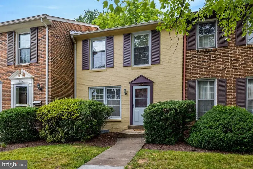 228 Commons Dr Nw, VIENNA