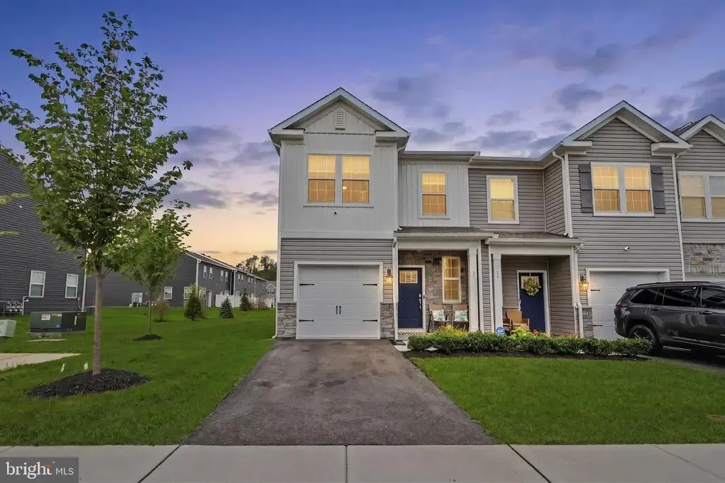 37 Elliot Ln, WESTAMPTON