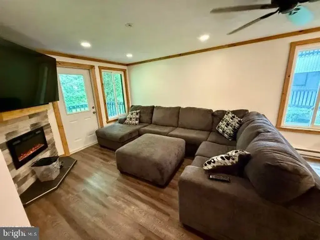 143 Valley Point Deer Run Ln E #1128, CLAYSBURG