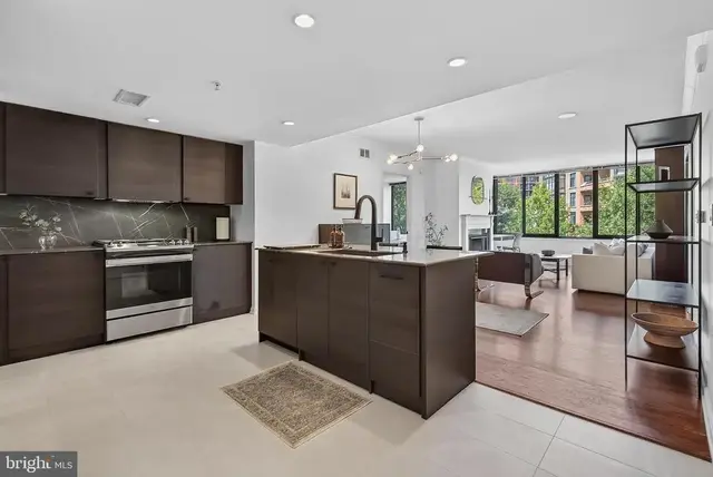 2220 Fairfax Dr #406, Arlington