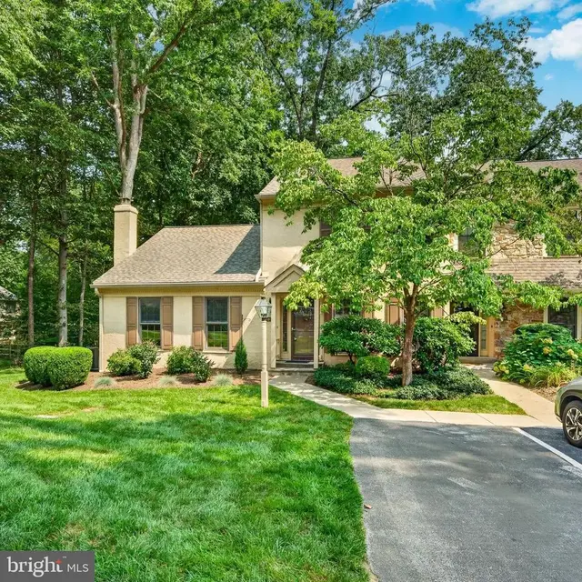 1401 Weatherstone Dr #1401, Paoli