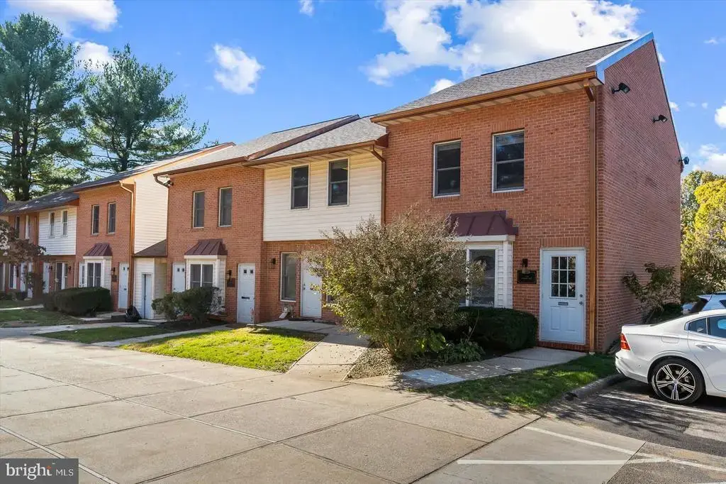 111 Warren Rd #14b/15b, COCKEYSVILLE