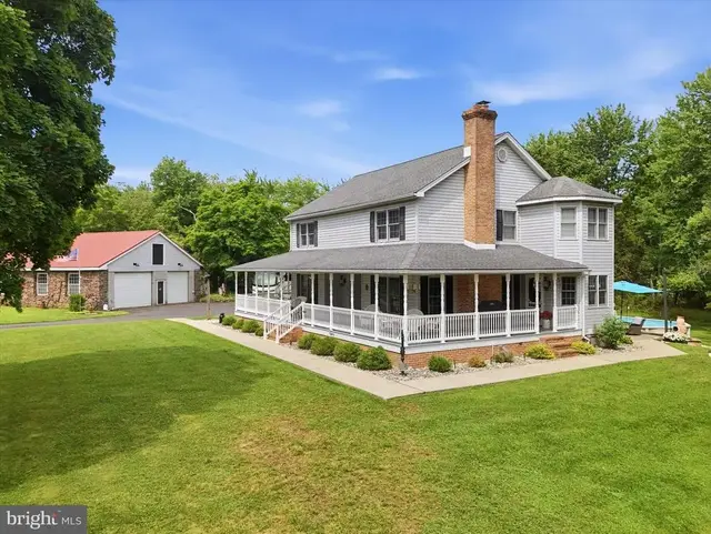 37 School Rd, Schwenksville