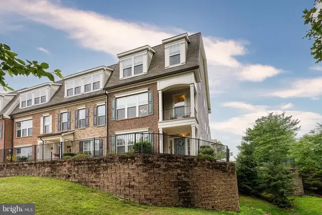 5951 Clapton Ct, Alexandria