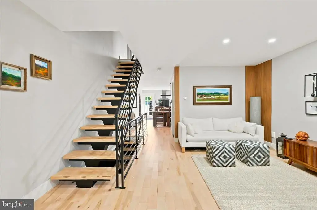 430 Brown St, PHILADELPHIA