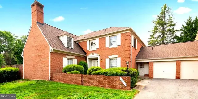 10253 Gainsborough, Potomac