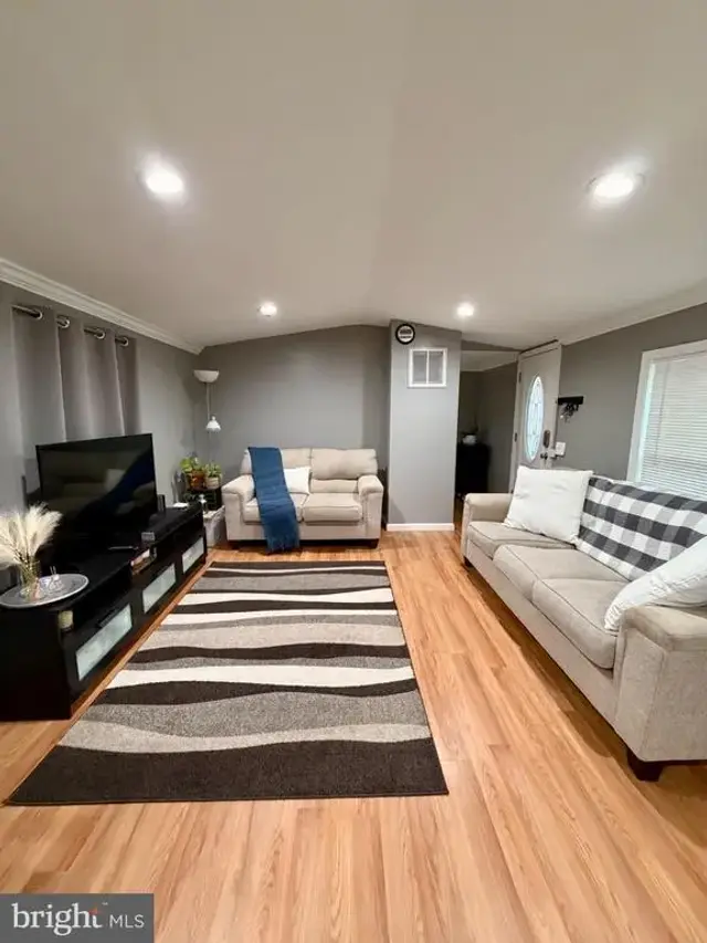 7776 Finch Ct, Alexandria