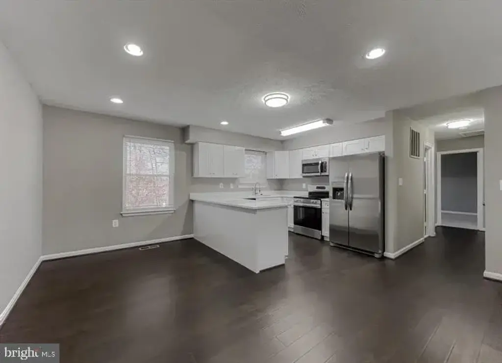 1016 Hill Rd, LANDOVER