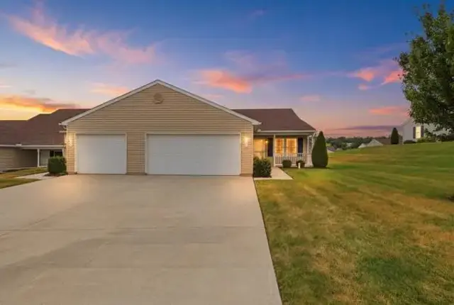 1366 Chami Dr, Spring Grove