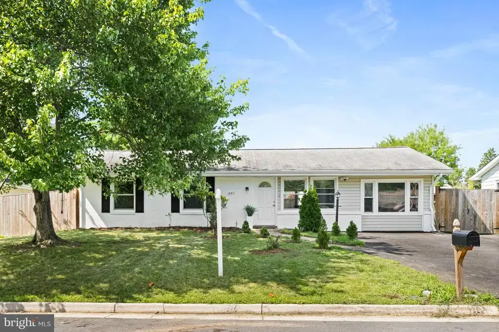 501 E Poplar Rd E, STERLING