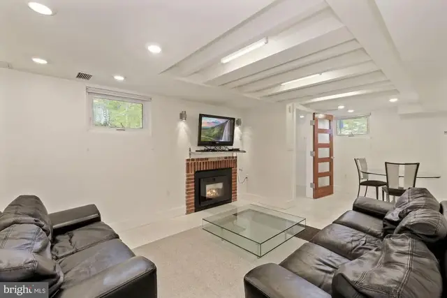 3640 Everett St Nw, Washington
