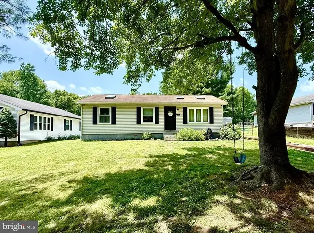 13 Deer Run Dr, Newark