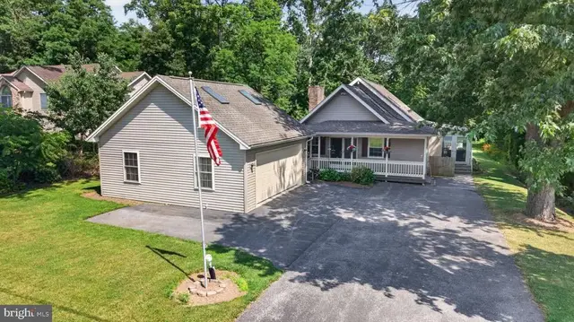 15 Howard Dr, East Berlin