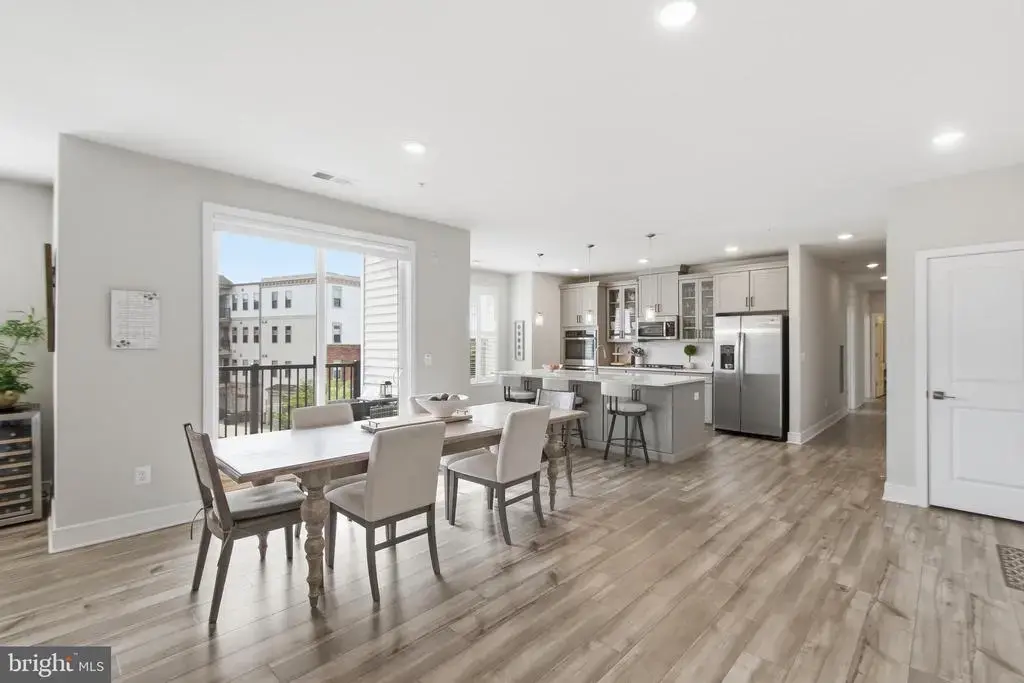 23639 Golden Embers Sq #302, ASHBURN