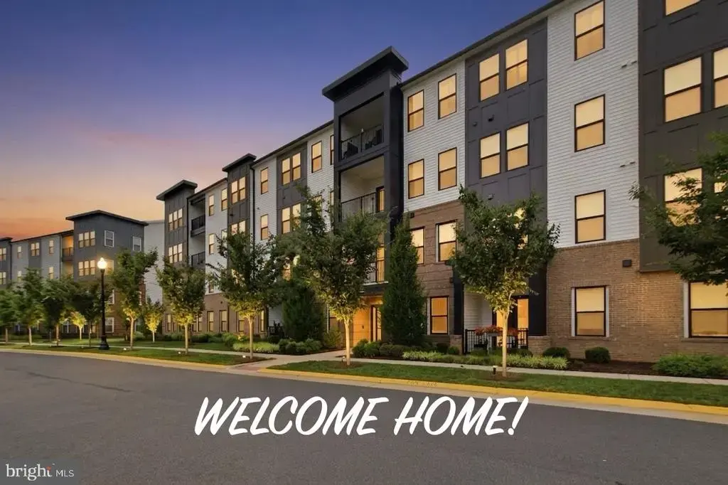 23639 Golden Embers Sq #302, ASHBURN