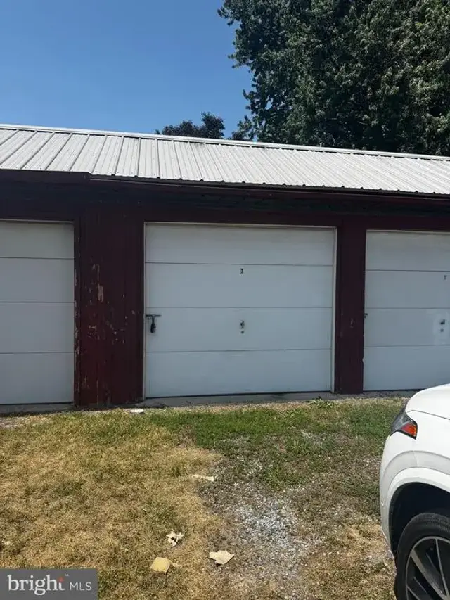 102 S Charlotte St #1, Manheim