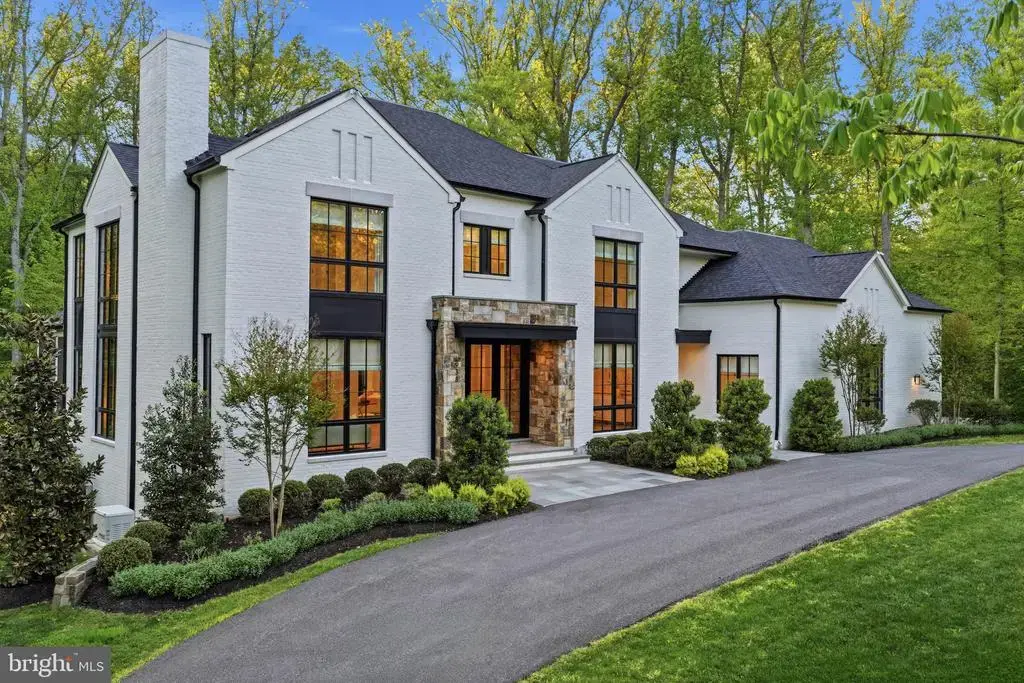 938 Saigon Rd, MCLEAN