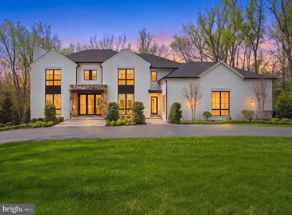 938 Saigon Rd, MCLEAN