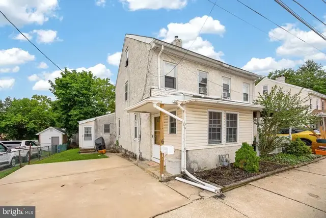 6 5th St, Brookhaven