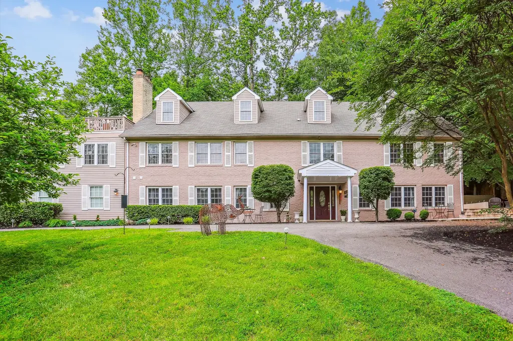 9201 Laurel Oak Dr, BETHESDA