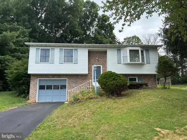 17 Marie Dr, Hanover